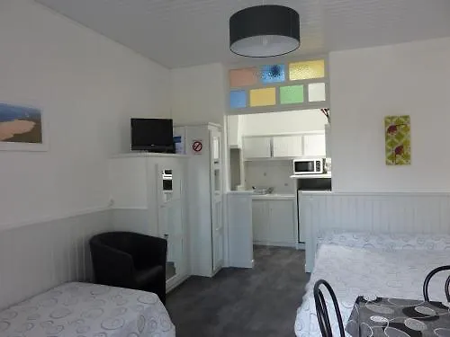 Hotel-residence Le Grillon 2*