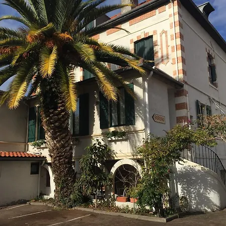Hôtel-résidence Le Grillon Appart hôtel 2*