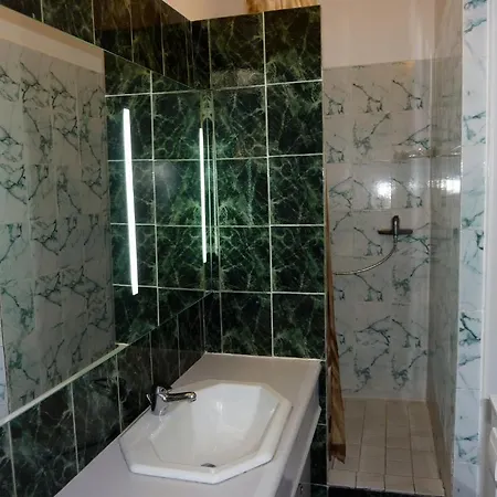 Hotel apartamentowy Hotel-residence Le Grillon 2*