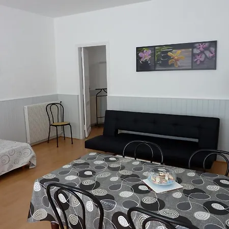 Hotel apartamentowy Hotel-residence Le Grillon 2*