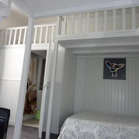 勒格力隆酒店 2*