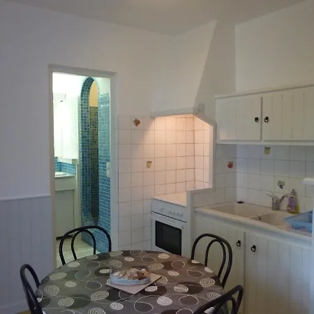 Hotel-residence Le Grillon Hotel apartamentowy 2*