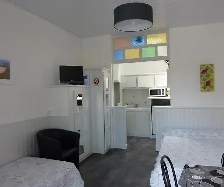 Hotel-residence Le Grillon 2*
