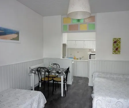 Hotel-residence Le Grillon Hotel apartamentowy 2*