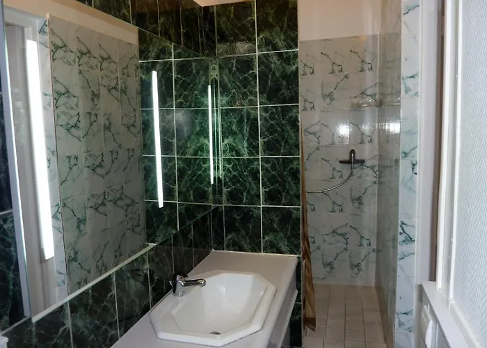 Aparthotel Hotel-residence Le Grillon 2*
