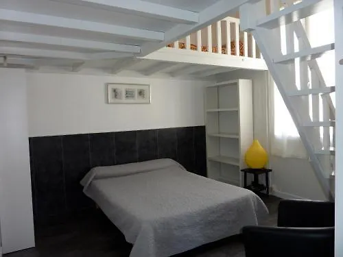Aparthotel Hotel-residence Le Grillon 2*